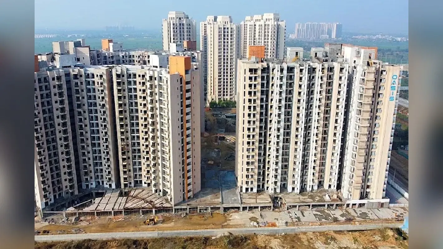 दिल्ली-एनसीआर में यमुना एक्सप्रेसवे के किनारे 450% महंगी हो गई जमीन, फ्लैट बजट से बाहर