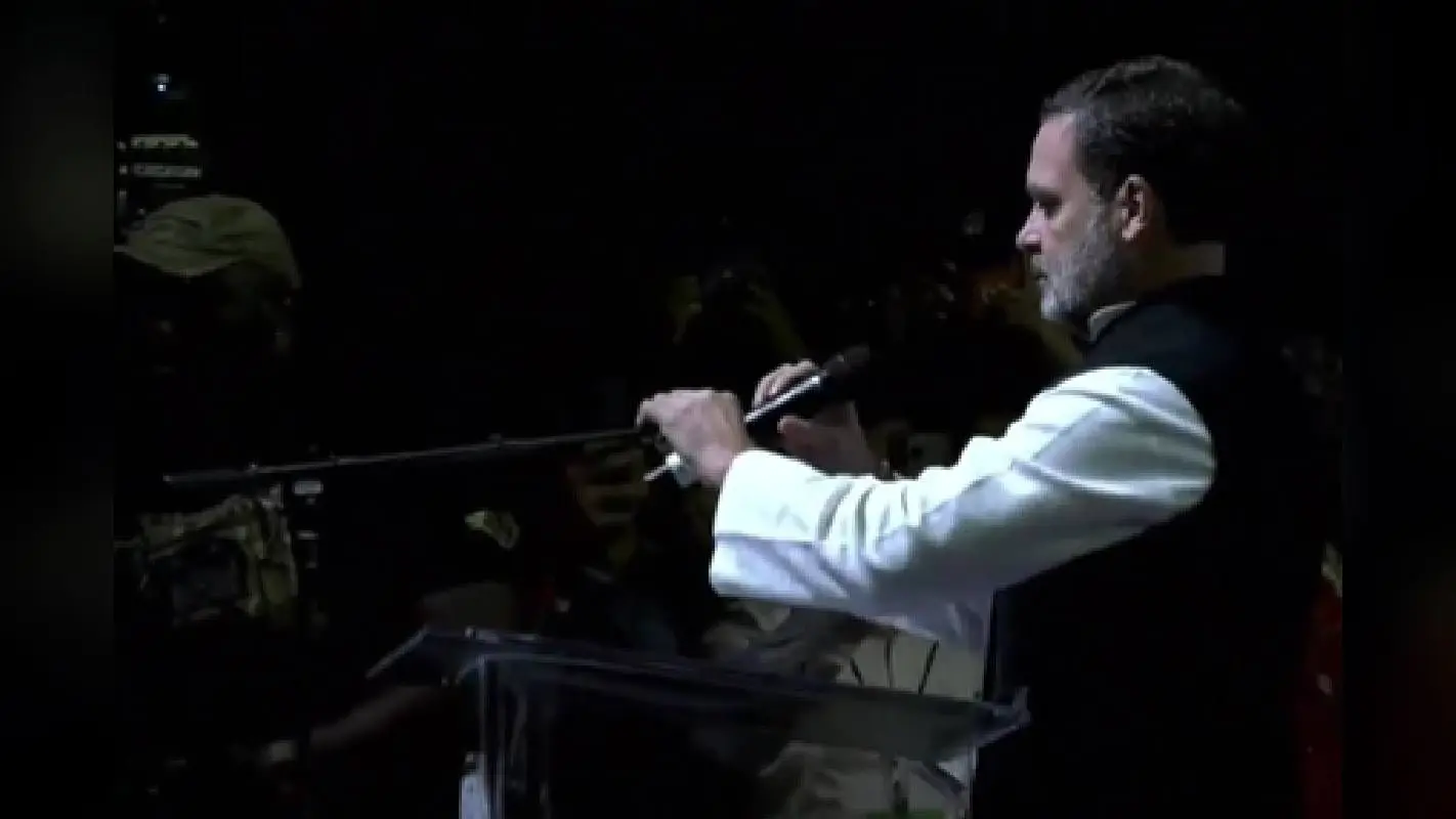 Rahul Gandhi in US : कुर्ता-पायजामा और काली बंडी पहन मंच पर पहुंचे राहुल गांधी, करने लगे माइक टेस्ट