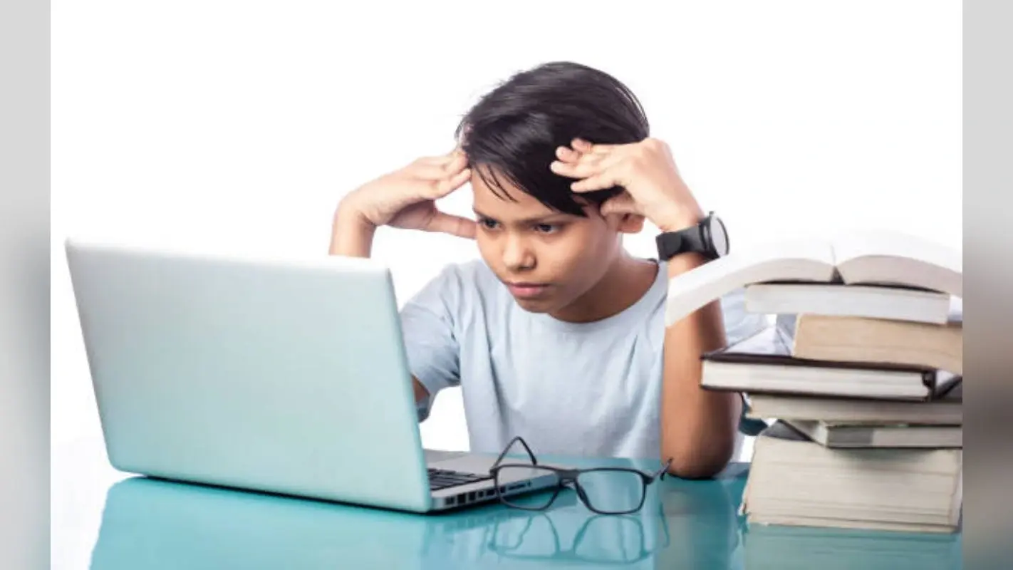 Parenting Tips: आपके बच्चे की ये आदतें उसके दिमाग को बनाती है कमजोर, दूसरों से रह जाता है पीछे