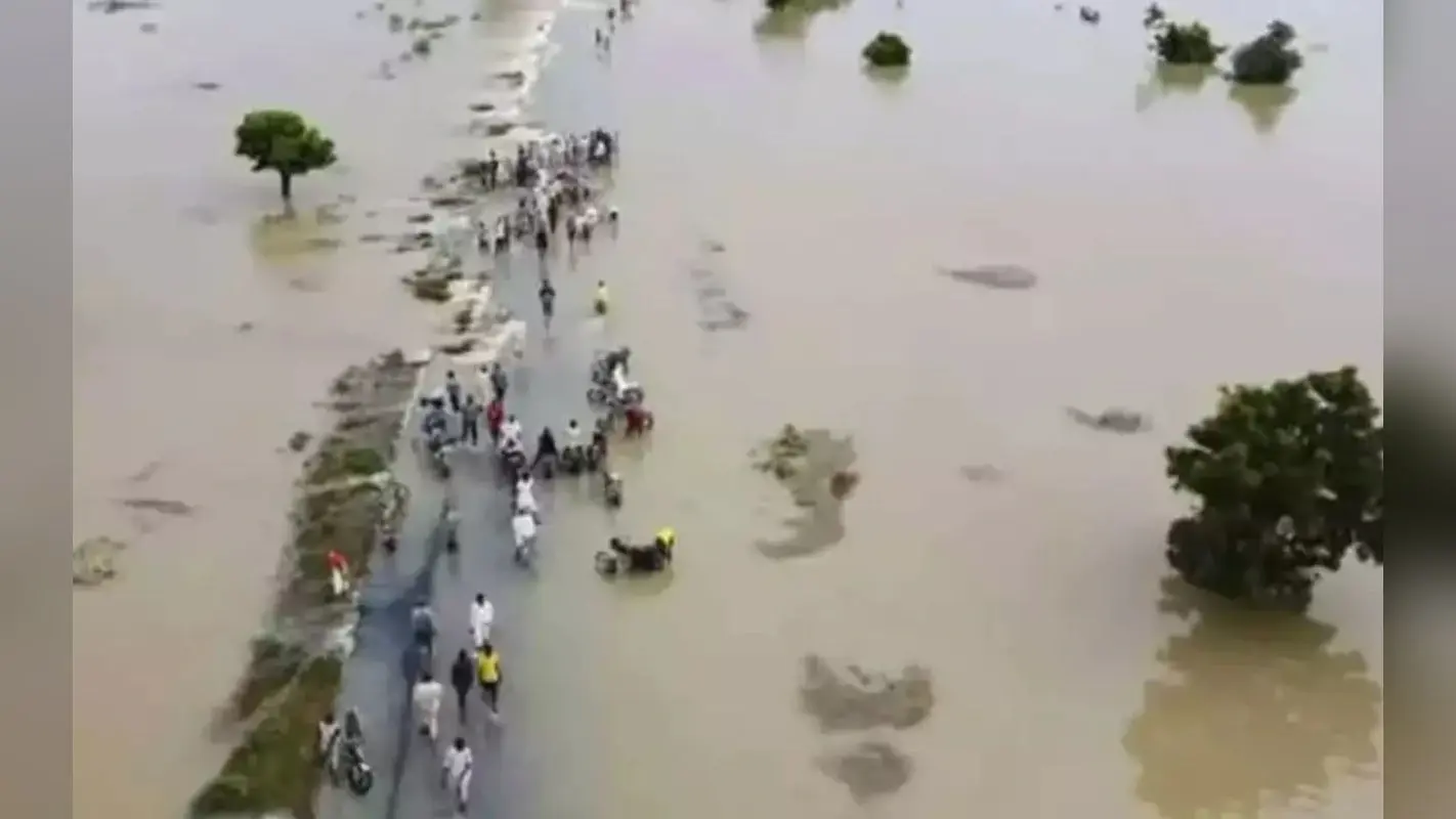 Bihar Flood: सरयू नदी का जलस्तर बढ़ने से लोगों में दहशत, 250 घरों पर मंडराया खतरा