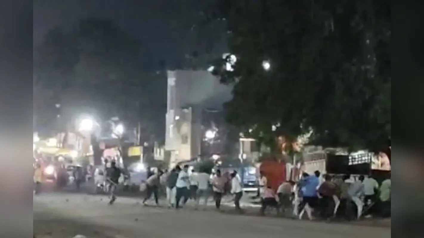 MP के शाजापुर में हिंसा भड़की, गोली और पथराव में एक की मौत