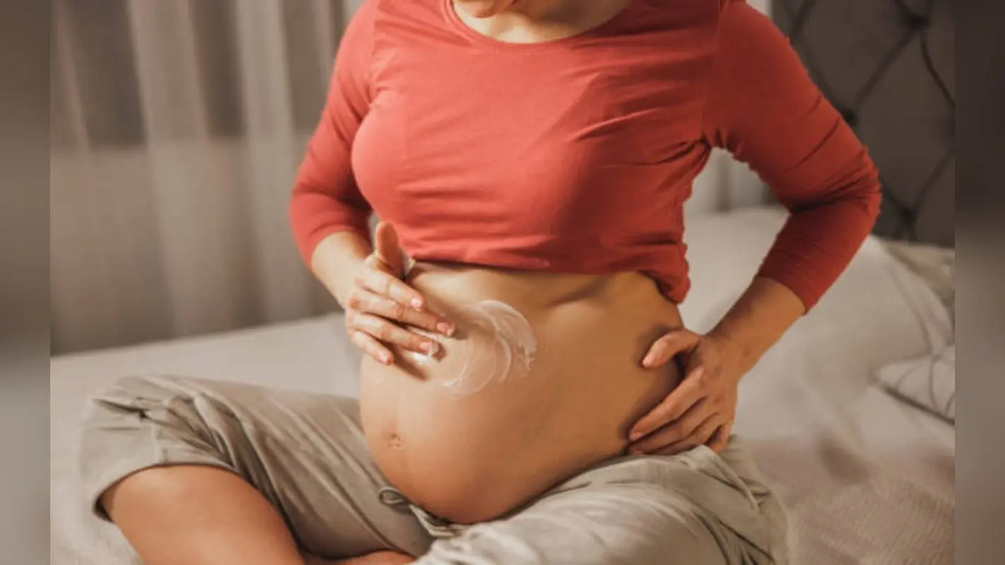 Stretch Marks Remedy: महंगी दवाईयां नहीं, घर पर मौजूद ये चीजें स्ट्रेच मार्क्स को दूर करने में करेंगे मदद