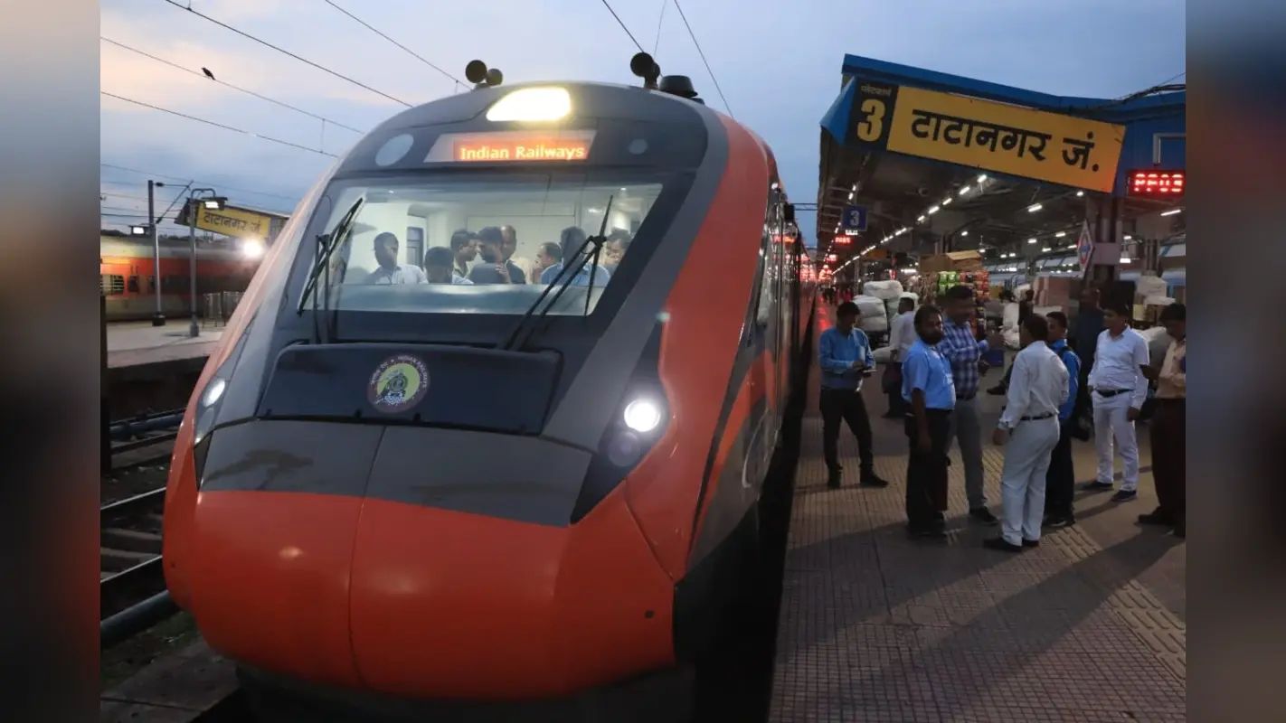 Tata Vande Bharat Train: टाटा से बरहमपुर वंदे भारत का हुआ ट्रायल रन, पटरियों पर सरपट दौड़ी ट्रेन