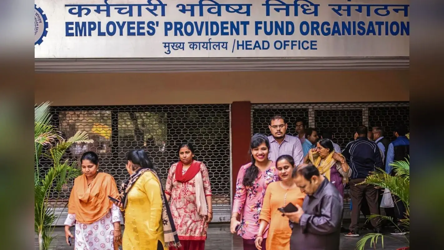EPFO पेंशन योजना में बड़े बदलाव की तैयारी, कर्मचारियों को मिल सकता है पेंशन फंड में PF राशि बदलने का विकल्प
