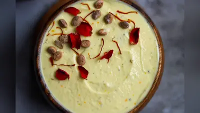 Shrikhand Recipe: भगवान गणेश को चढ़ाए श्रीखंड यहां जाने बनाने की सरल विधि