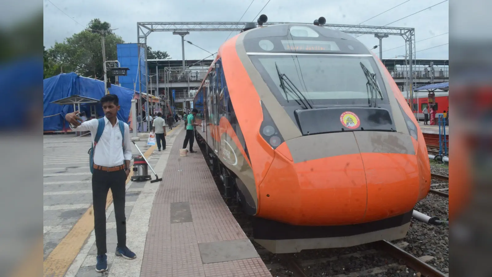 Vande Bharat: भागलपुर-हावड़ा वंदे भारत को पीएम ऑनलाइन दिखाएंगे हरी झंडी, इस दिन से होगा स्थायी परिचालन