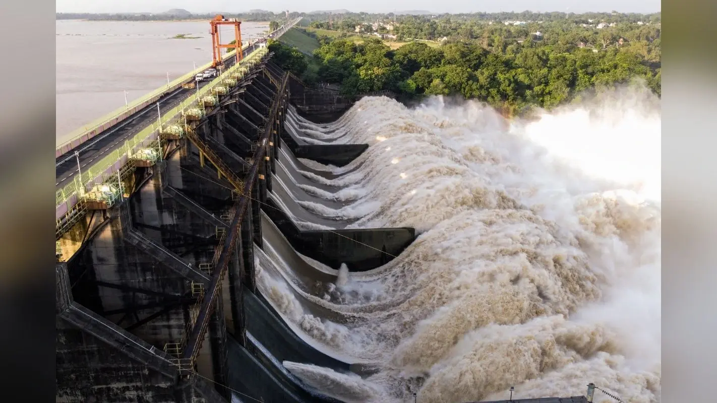 Bengal Flood: डीवीसी से नाराज ममता बनर्जी की सरकार के 2 अधिकारियों ने दिया इस्तीफा