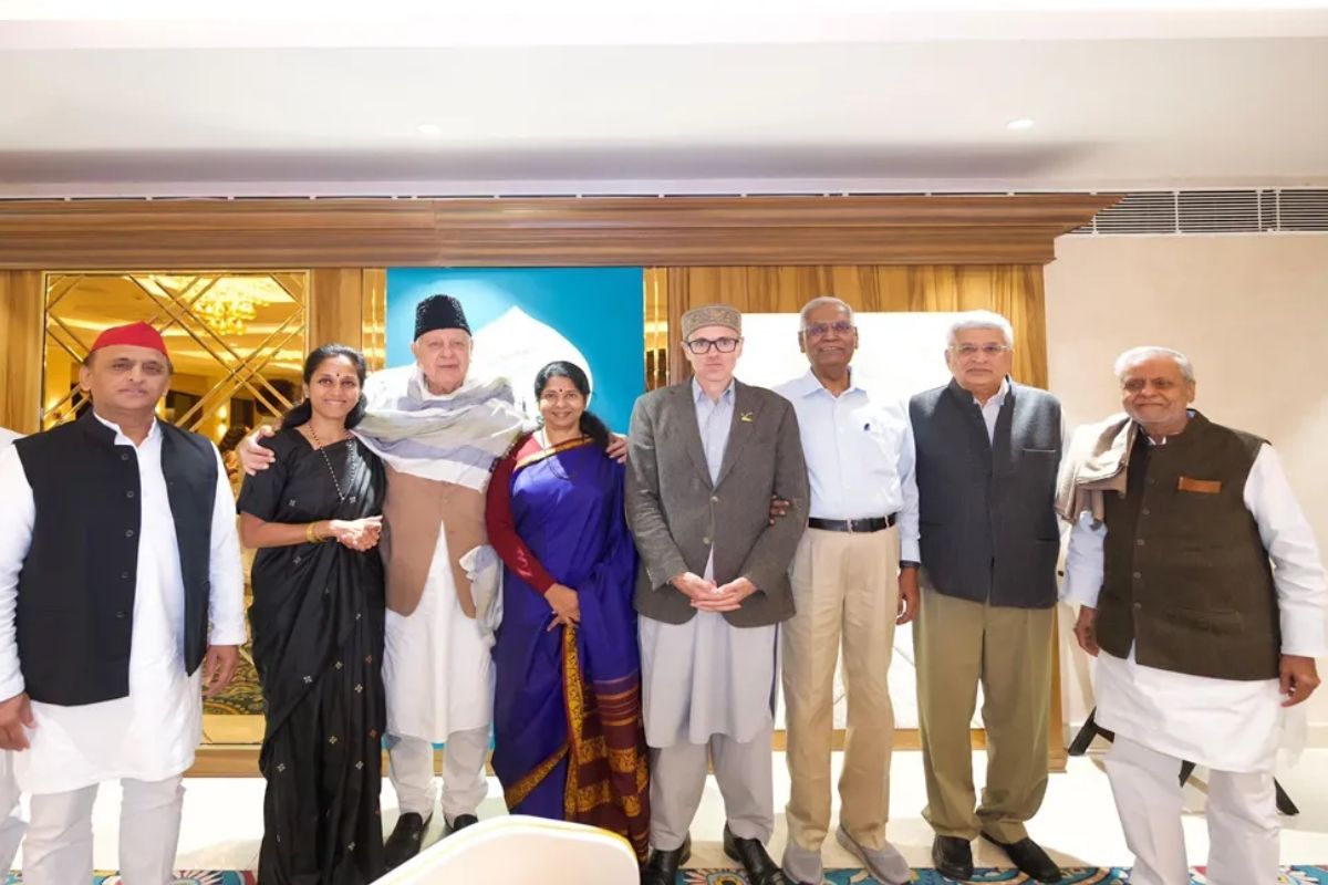उमर अब्दुल्ला ने ली जम्मू-कश्मीर के CM पद की शपथ, विपक्ष के कई बड़े नेता मौजूद