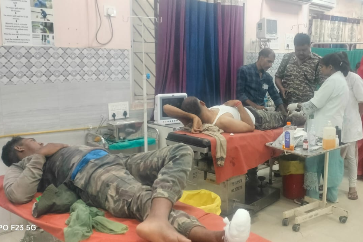 Jharkhand Naxal News: लातेहार में पुलिस और उग्रवादियों के बीच हुई मुठभेड़, दो जवान को लगी गोली