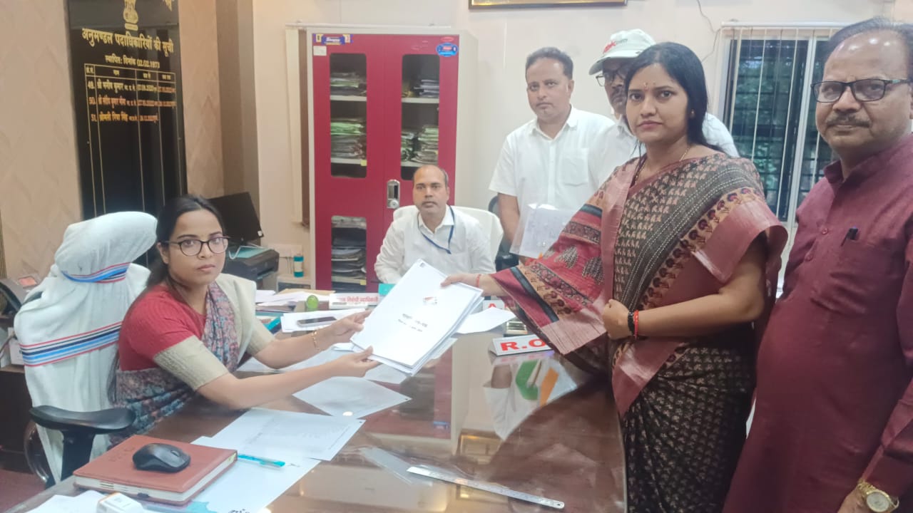 Kodarma Assembly Election 2024: नौ प्रत्याशियों ने किया नामांकन, रोजगार-विकास समेत गिनाई प्राथमिकताएं