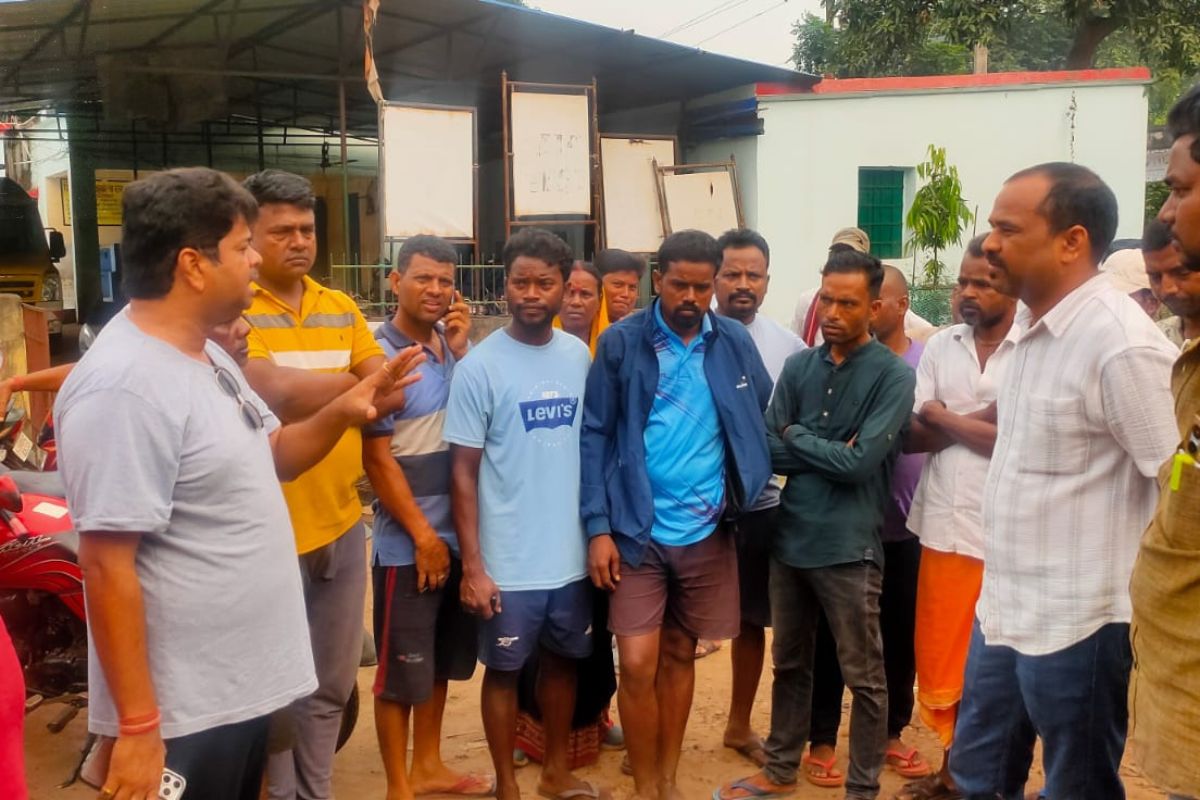 Jharkhand News: सरायकेला में जंगली हाथी ने युवक को पटक कर मार डाला, वन विभाग पर आक्रोशित हुए ग्रामीण