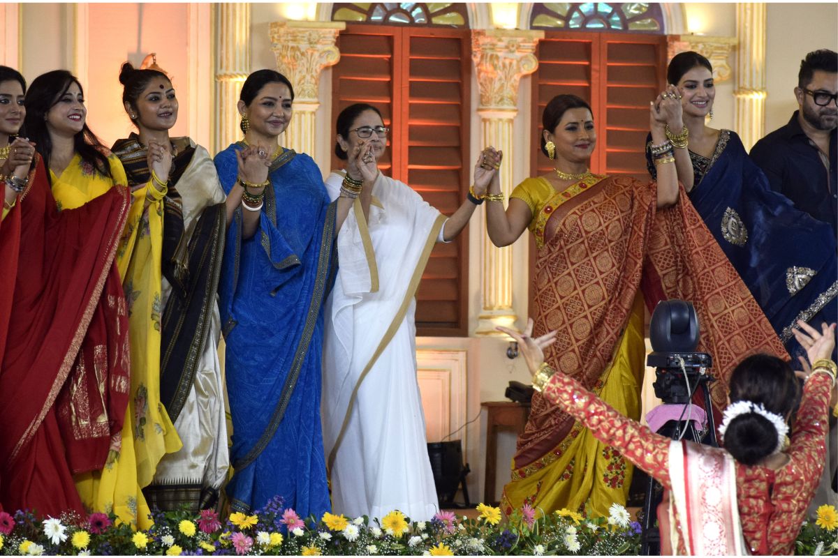 Durga Puja Carnival 2024 : दुर्गा पूजा कार्निवाल में ममता बनर्जी दिखी अलग अंदाज में,जानें क्या है वजह