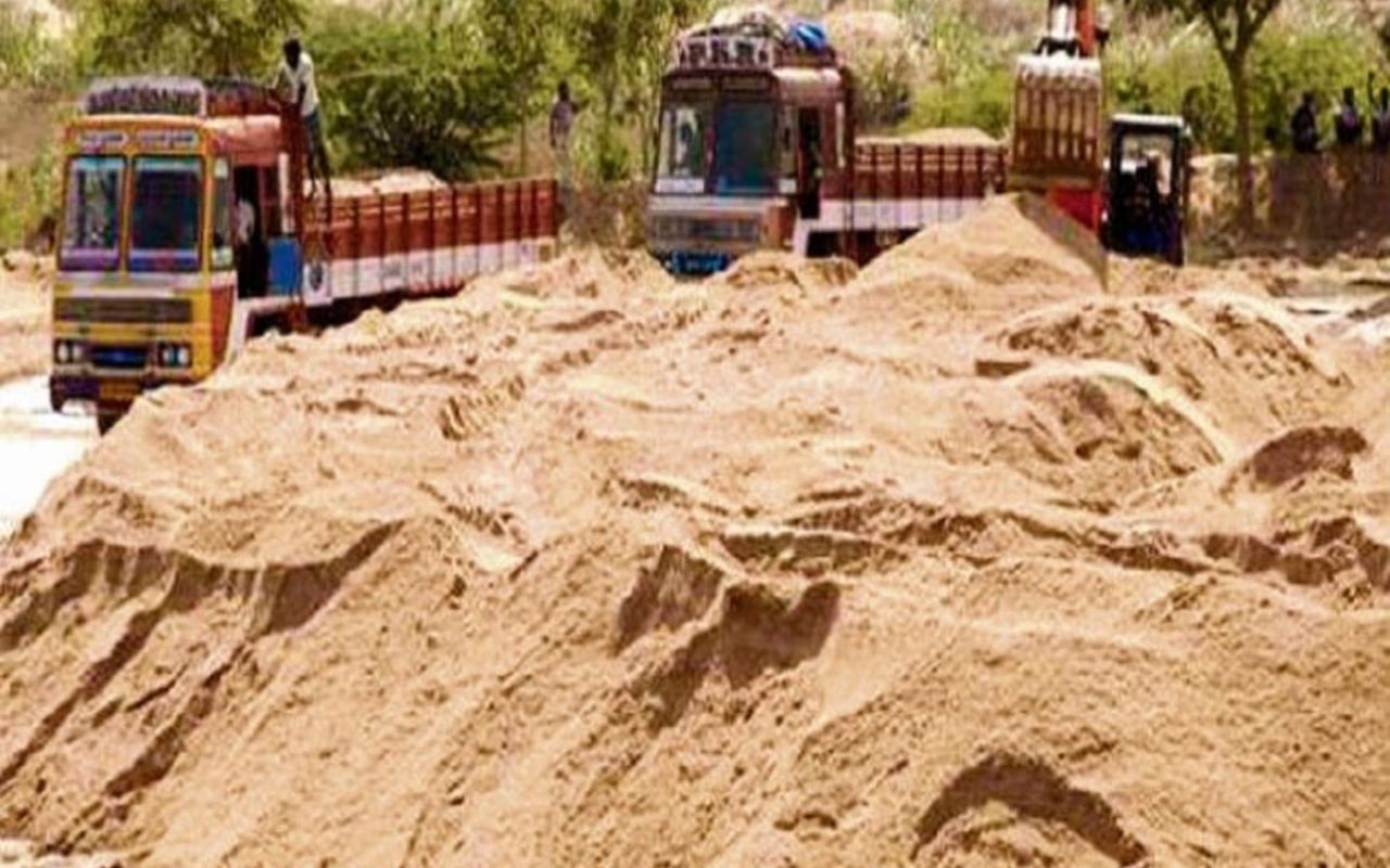 31 करोड़ के जुर्माने को घटाकर किया 32 लाख, बिहार में इस खनन अफसर पर अब गिरेगी गाज…