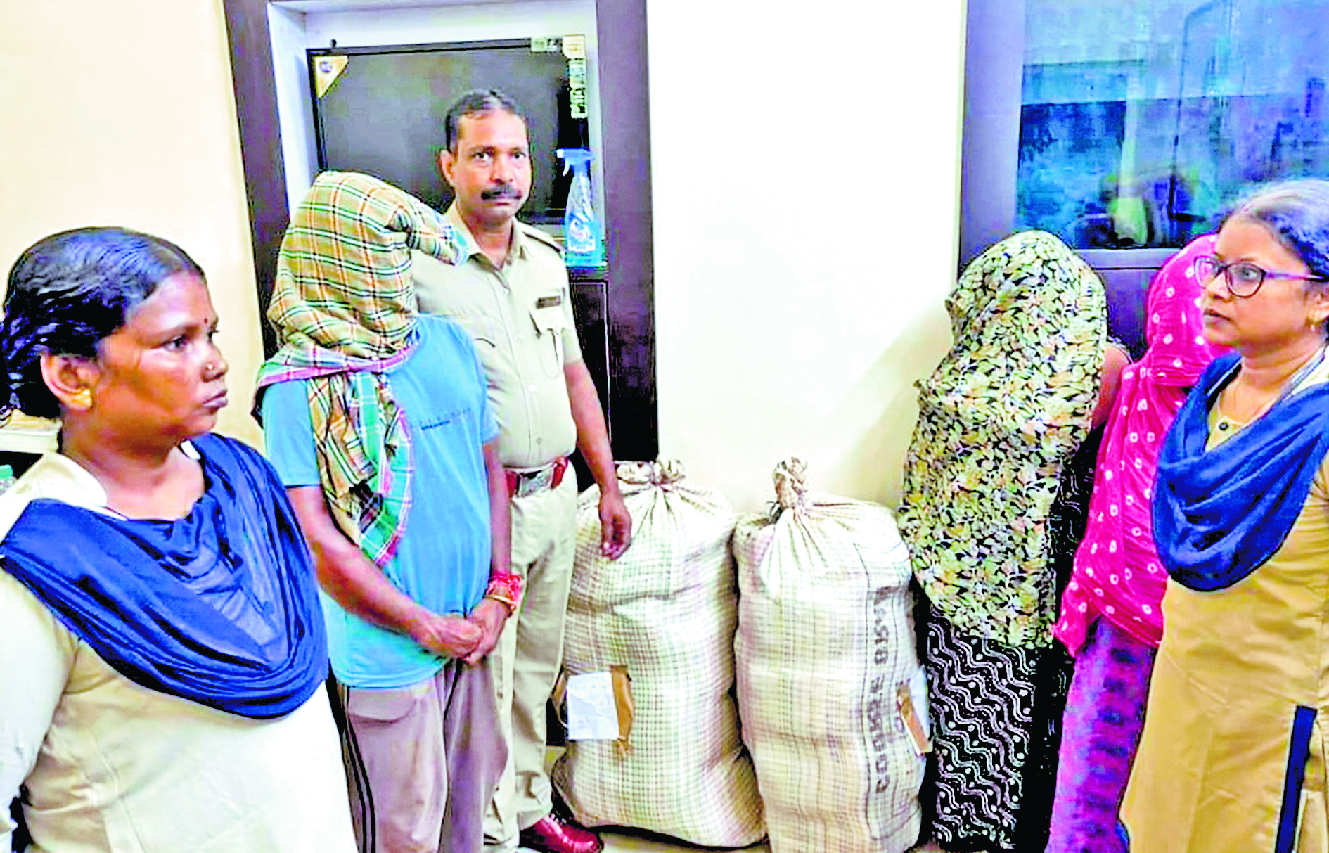 बोलपुर पुलिस ने पकड़ा 65 किलो गांजा, तीन गिरफ्तार