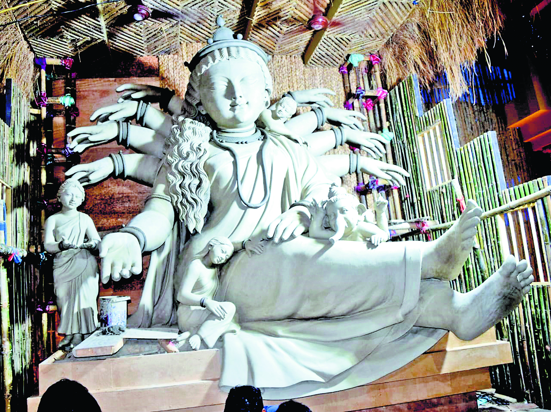 ‘भोजन को बर्बाद न करें, दान करें’ का संदेश दे रहा पूजा पंडाल