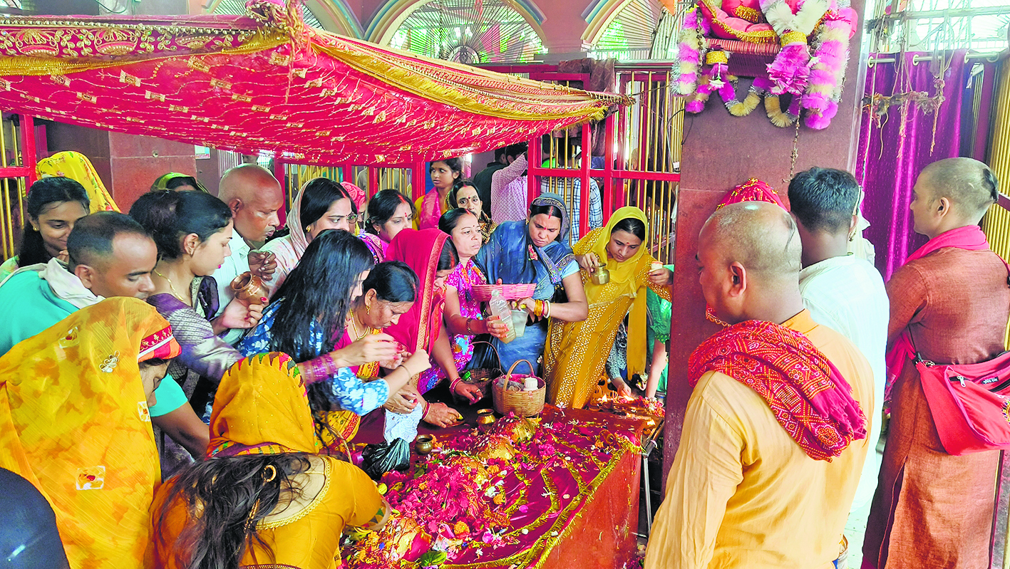 पहले दिन मां शैलपुत्री की हुई पूजा