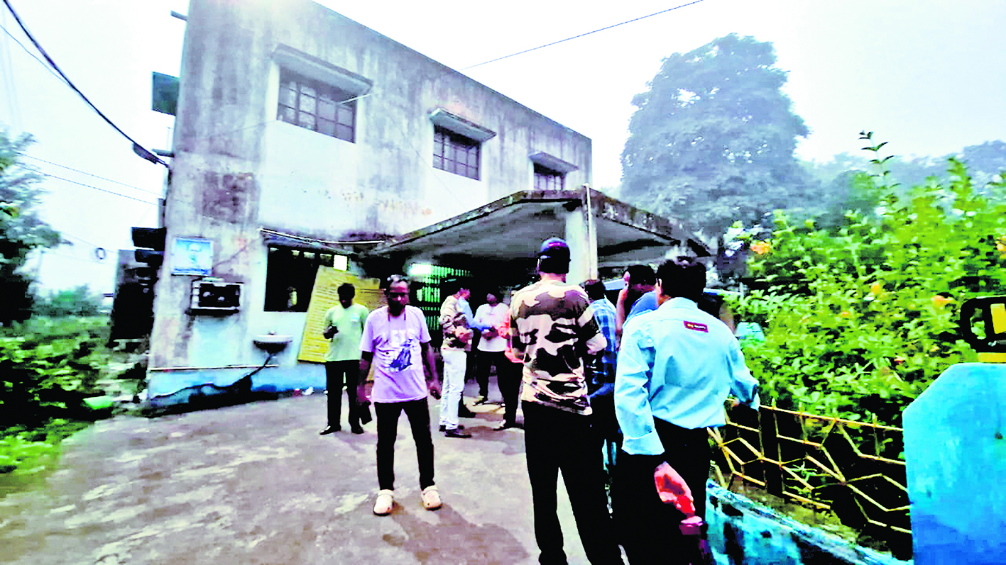 तिलाबनी कोलियरी के गोदाम में गार्डों को बंधक बना कर डकैती