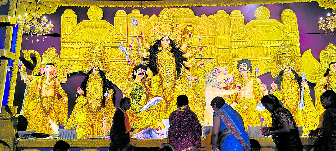 Gopalganj News : प्यारा सजा है तेरा द्वार भवानी, भक्तों की लगी है कतार…