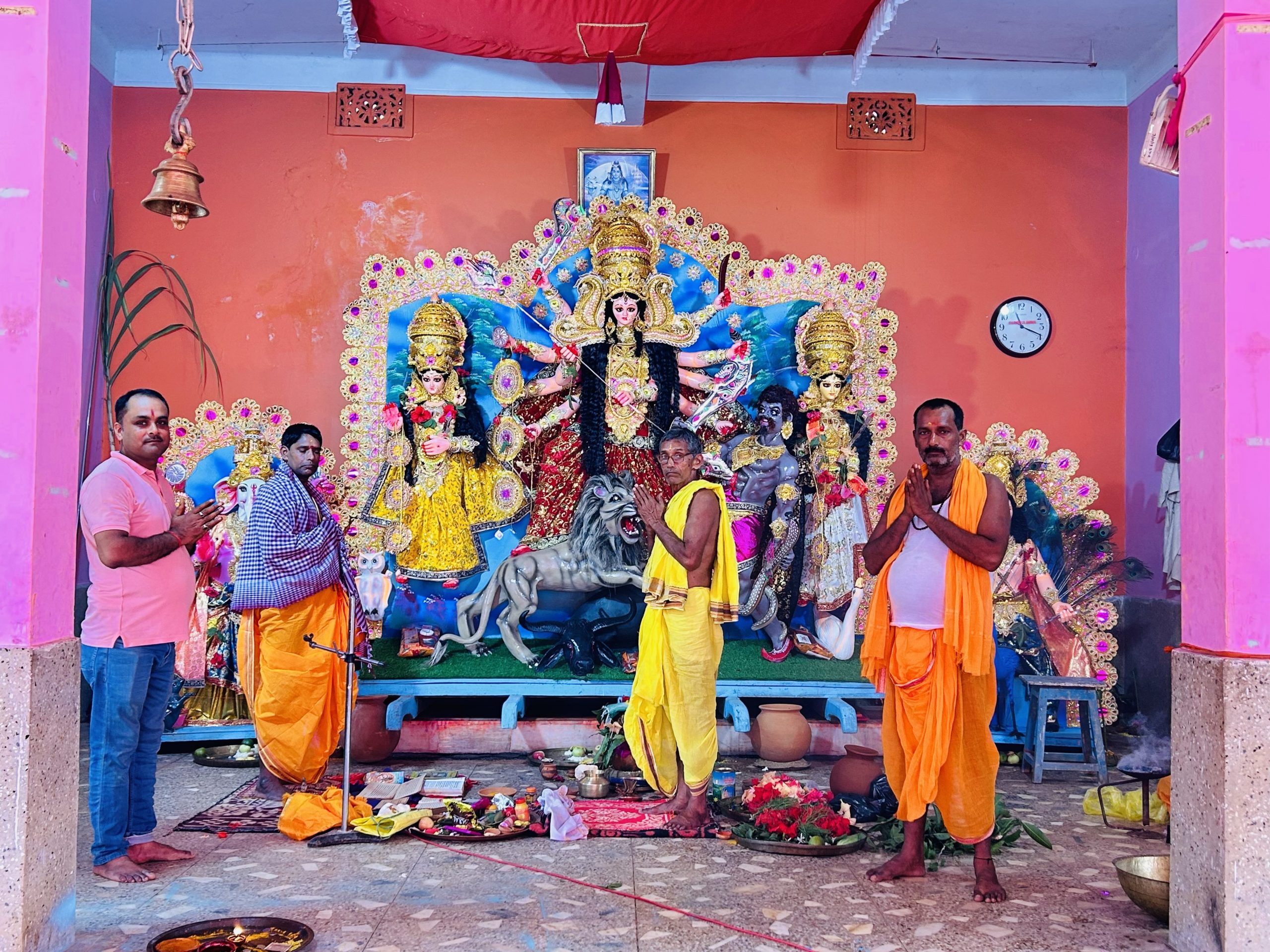 Giridih News:पूजा व आरती में उमड़ रही श्रद्धालुओं की भीड़