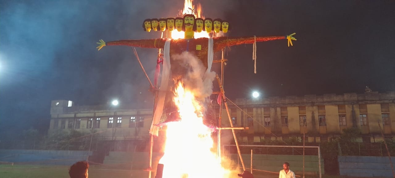 BOKARO NEWS : जगह-जगह रावण दहन, उमड़ी भीड़
