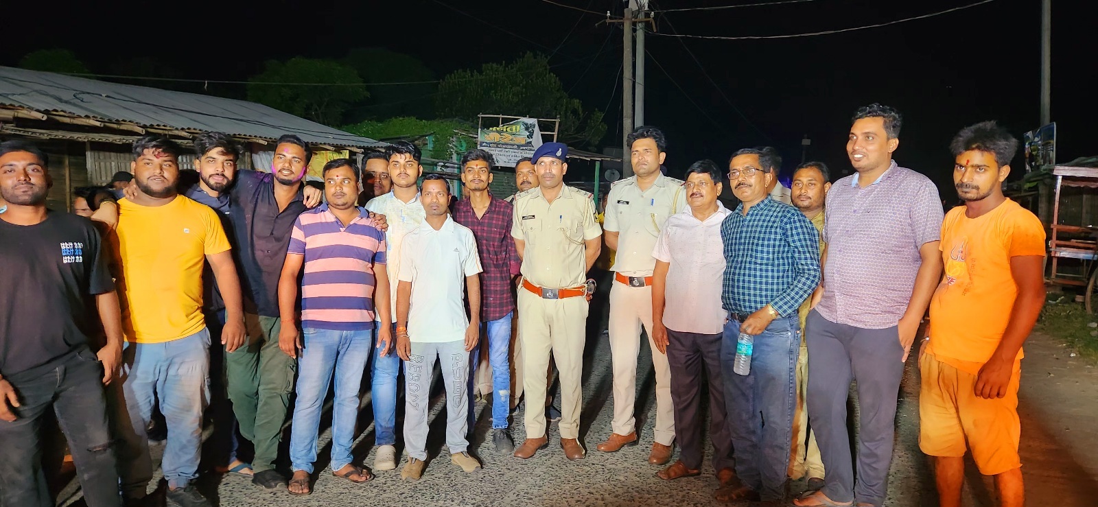 पौआखाली में नम आखों से मां दुर्गा को श्रद्धालुओं ने किया विदा, विसर्जन के दौरान सुरक्षा की थी पुख्ता व्यवस्था