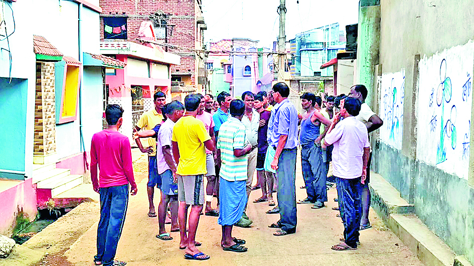 लावदोहा के चंद्रडांगा गांव में प्रतिमा विसर्जन पर तृणमूल के दो गुट भिड़े