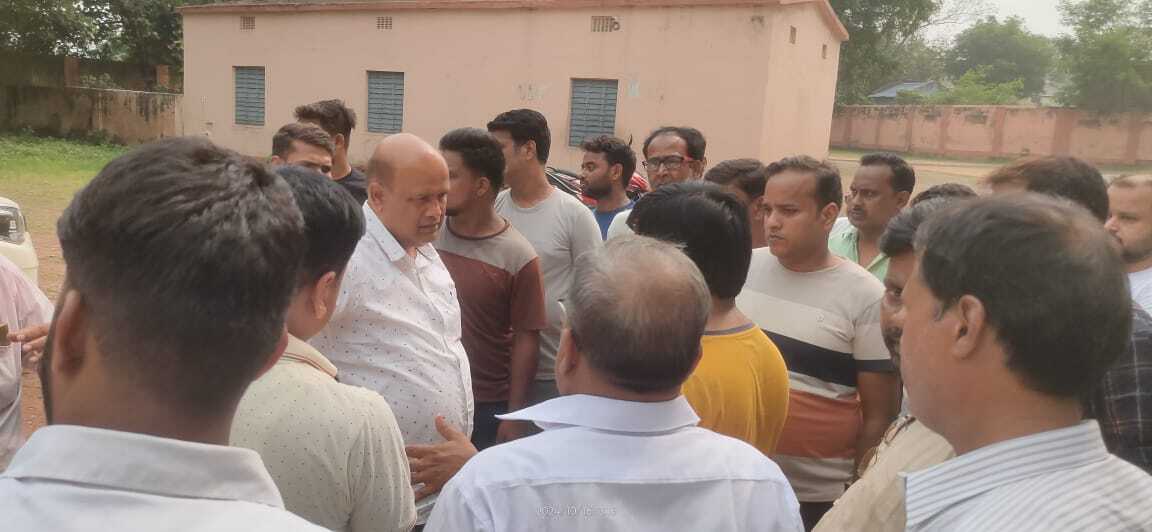 Dhanbad News:छात्राओं का फोटो एडिट कर किया वायरल, हंगामा
