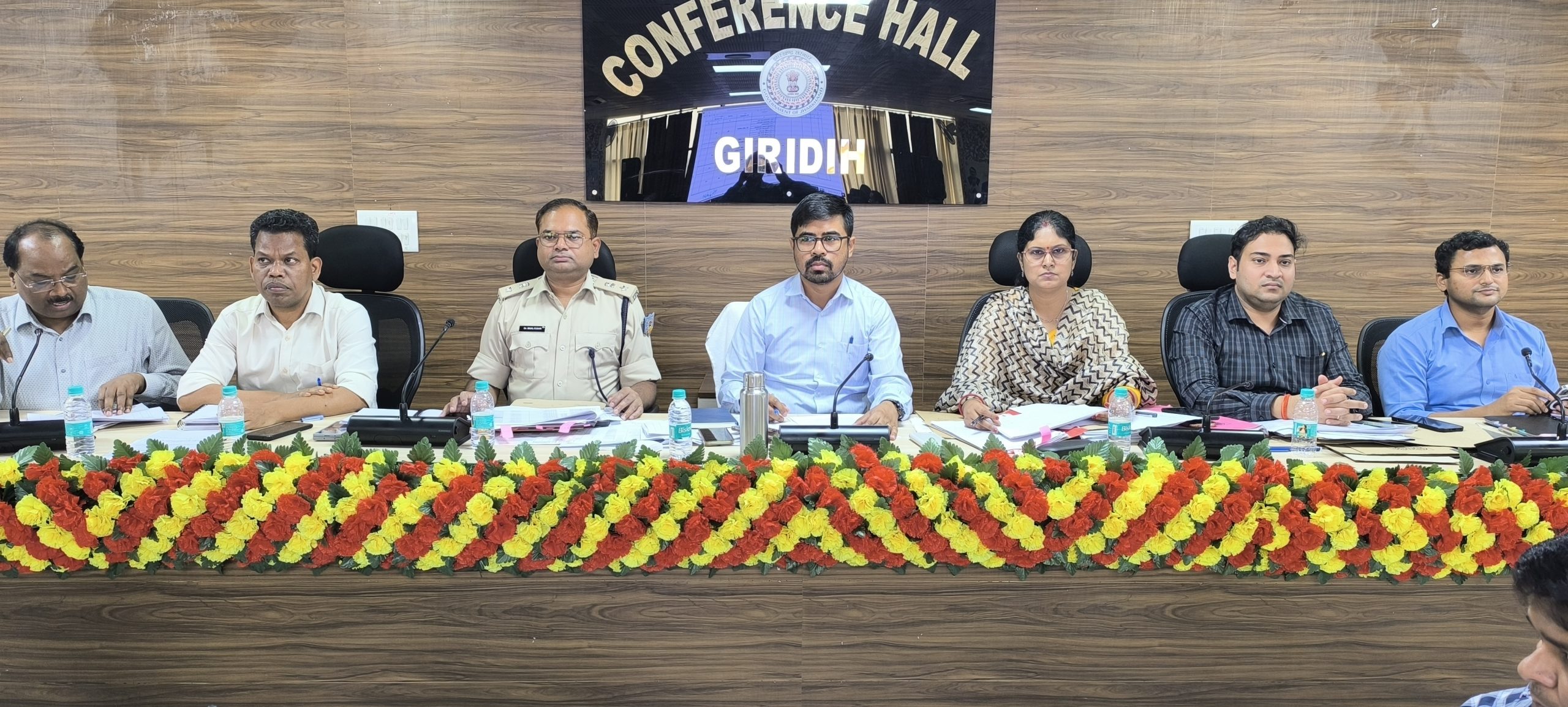 Girdih News:बूथों पर करें सभी व्यवस्था दुरुस्त : उपायुक्त