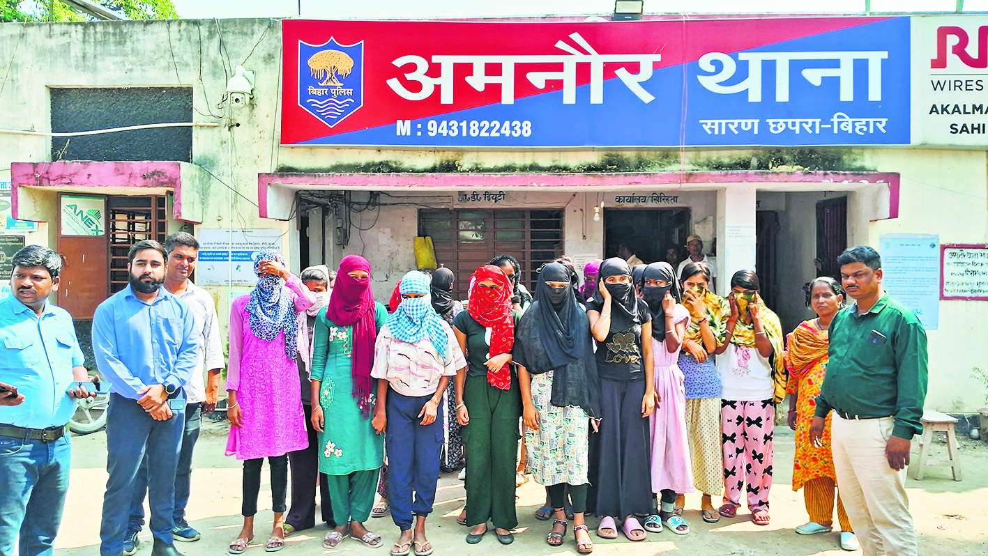 Chhapra News : ऑर्केस्ट्रा ग्रुप से मुक्त करायी गयीं 31 नाबालिग लड़कियां, पांच संचालक किये गये गिरफ्तार