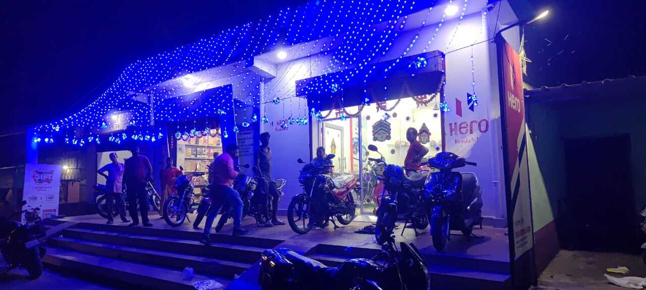 धनतेरस पर लोगों ने की सोने-चांदी की खरीदारी
