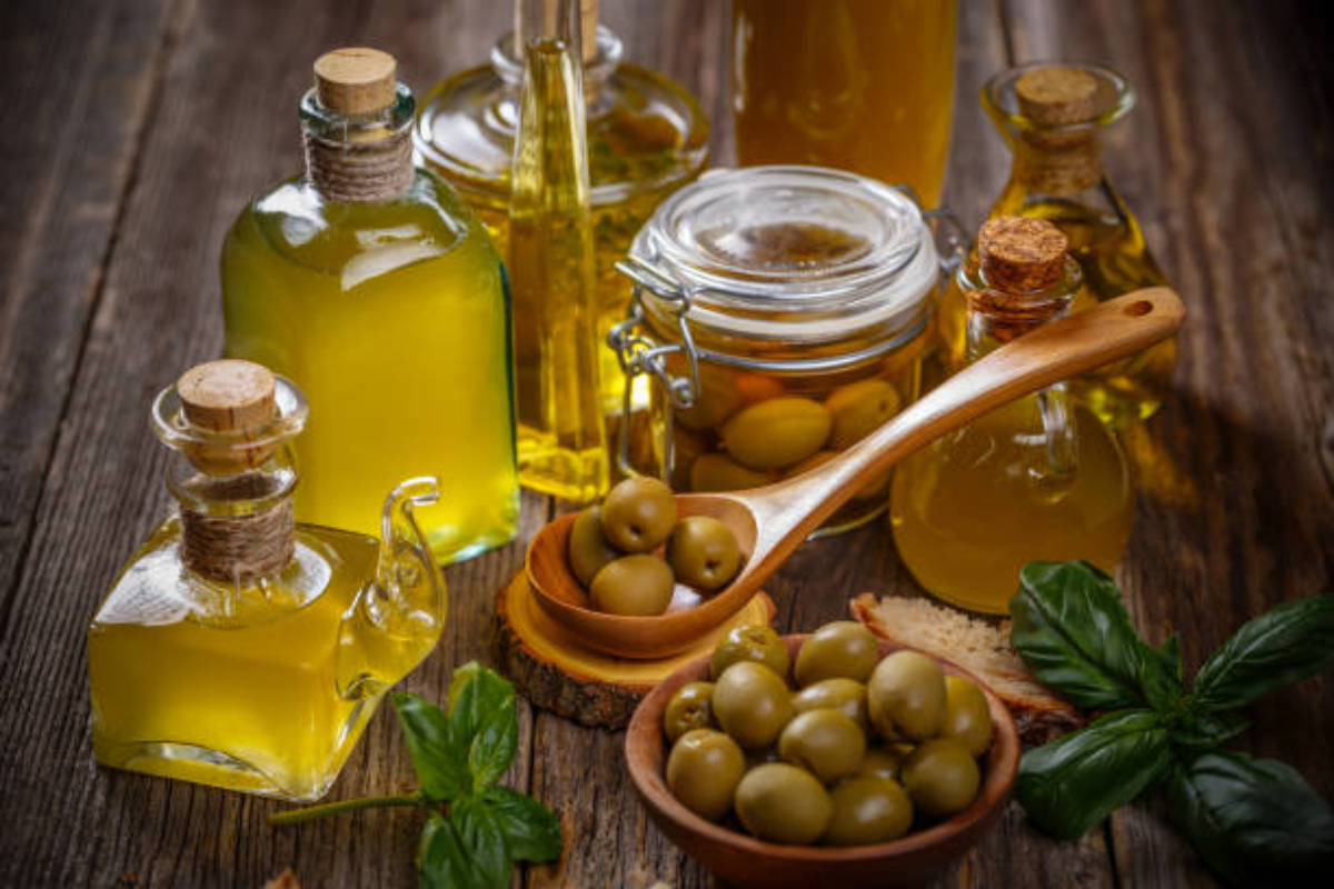 Natural Remedies: जोजोबा ऑयल से पाएं फटे हुए निशान और स्ट्रेच मार्क्स से छुटकारा, जानिए इसके जादुई फायदे