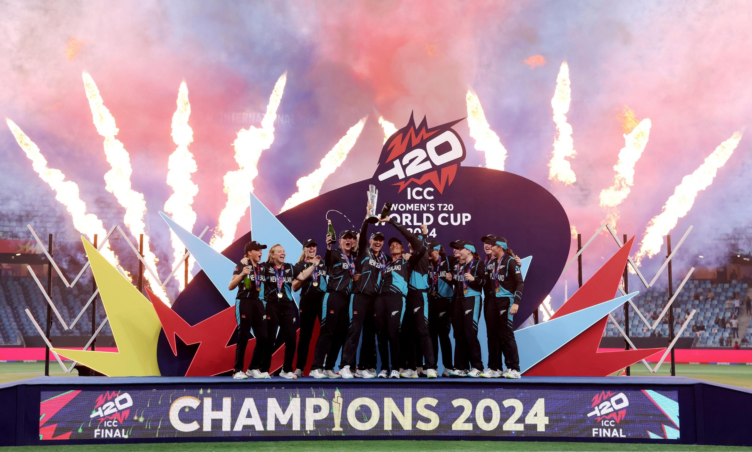 Cricket, New Zealand : दिन में मेंस तो रात में वीमेंस टीम ने दी खुशियां, संडे न्यूजीलैंड की बल्ले-बल्ले