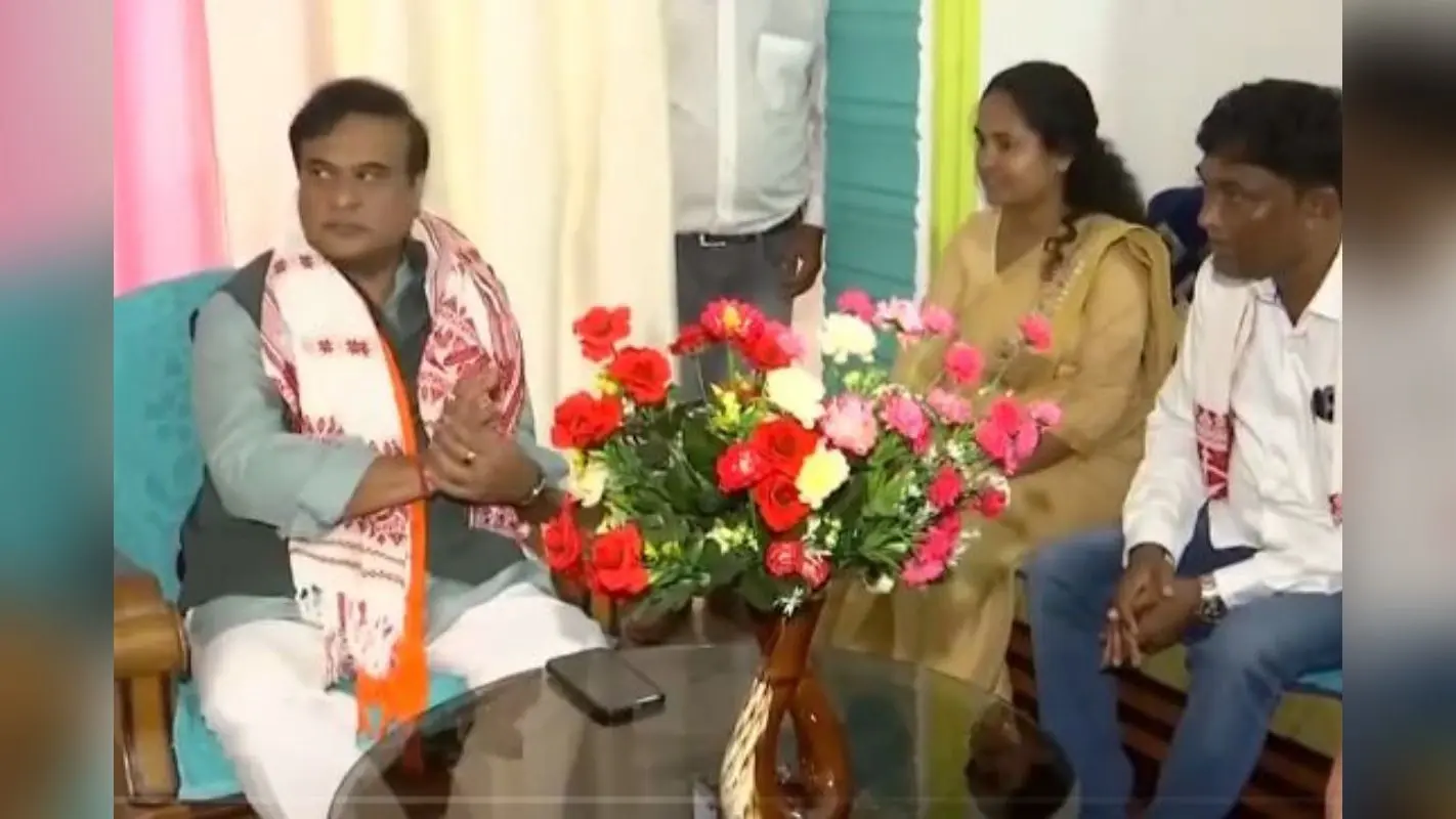 Jharkhand Election: चाईबासा में नाराज कार्यकर्ताओं से मिले हिमंता विश्वा सरमा, इस वजह से लोगों ने जतायी थी आपत्ति