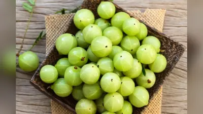 Hair care with Amla: अब आंवले का पानी करेगा आपके सफेद बालों की समस्या को दूर
