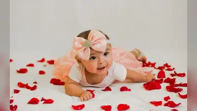 Baby Names: अपनी खूबसूरत सी बेटी के लिए चुनें मां दुर्गा से प्रेरित नाम, देखें लिस्ट और जानें अर्थ