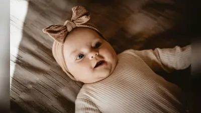 Baby Names: आपकी क्यूट सी बेटी पर और भी प्यारे लगेंगे ये ट्रेंडी नाम, देखें लिस्ट और जानें अर्थ