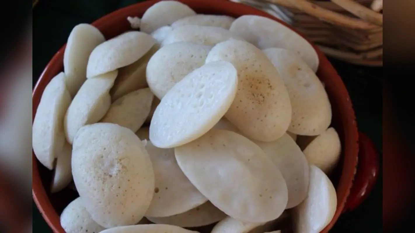 Diwali Batasha Recipe: इस दिवाली माता लक्ष्मी को चढ़ाएं घर पर बने आटे के बताशों को, जानें विधि