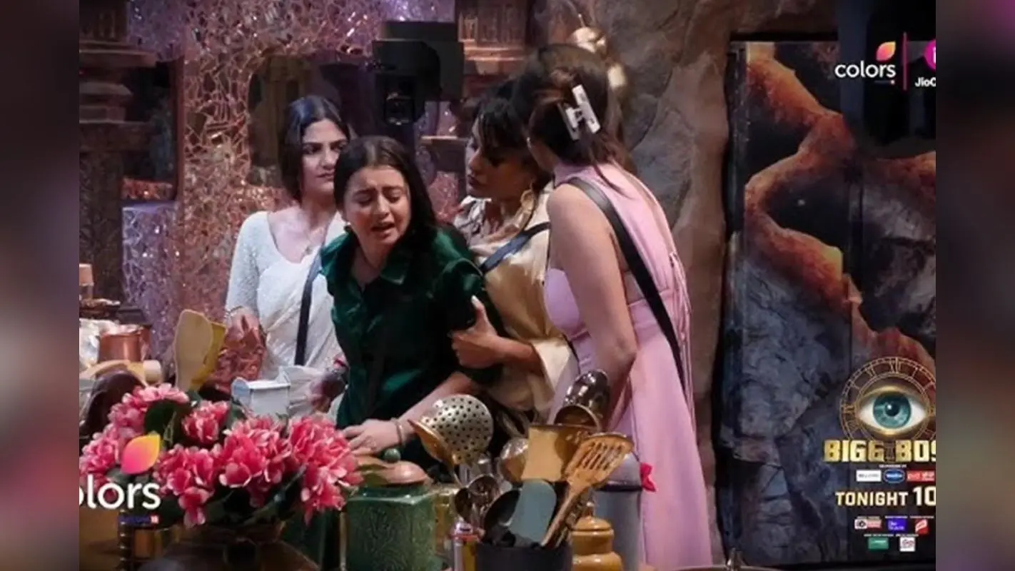 Bigg Boss 18: चाहत पांडे और चुम दारंग की इस वजह से हुई भयंकर लड़ाई, गुस्से में खोया आपा, VIDEO