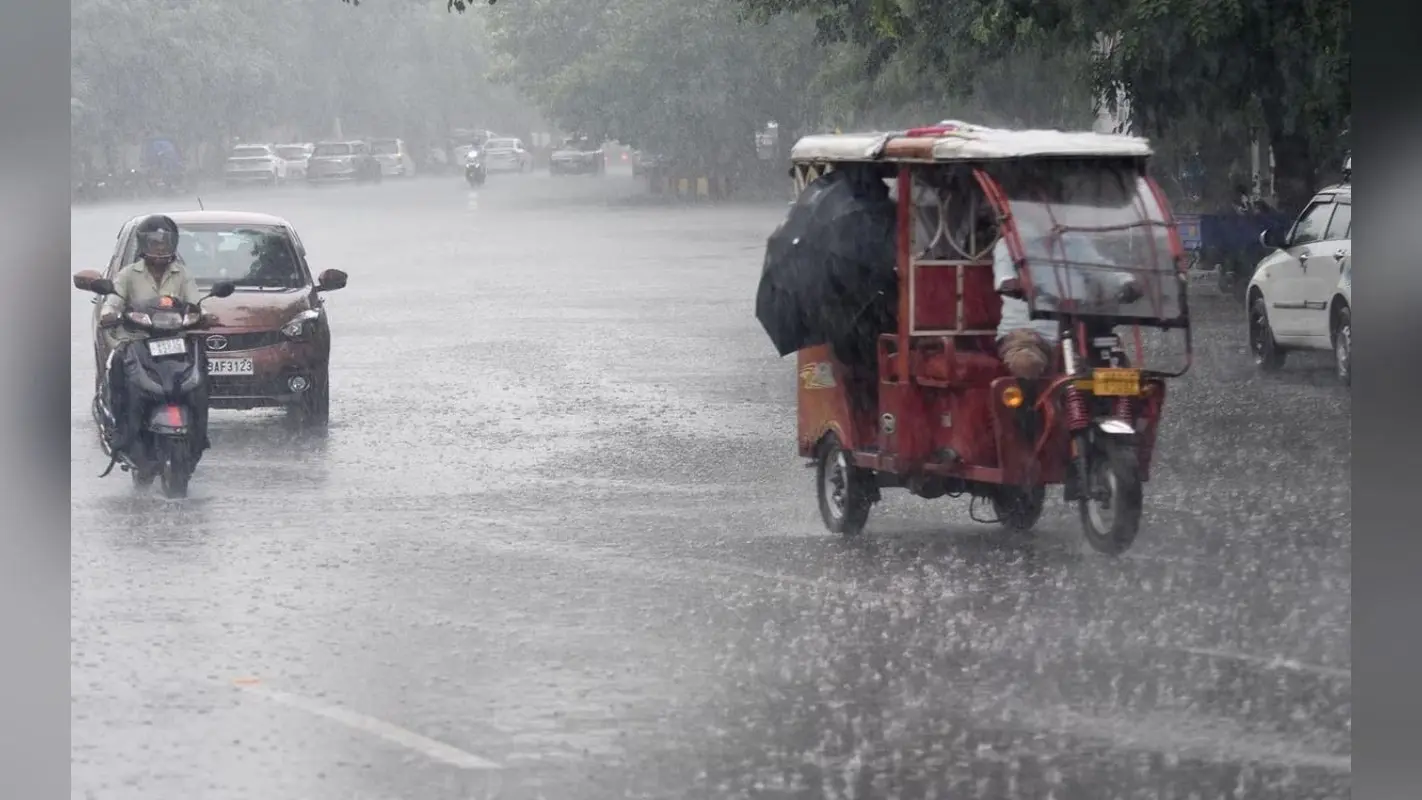 Bihar Weather: बिहार के 13 जिलों में कल हो सकती है बारिश, IMD ने जारी किया लेटेस्ट अपडेट