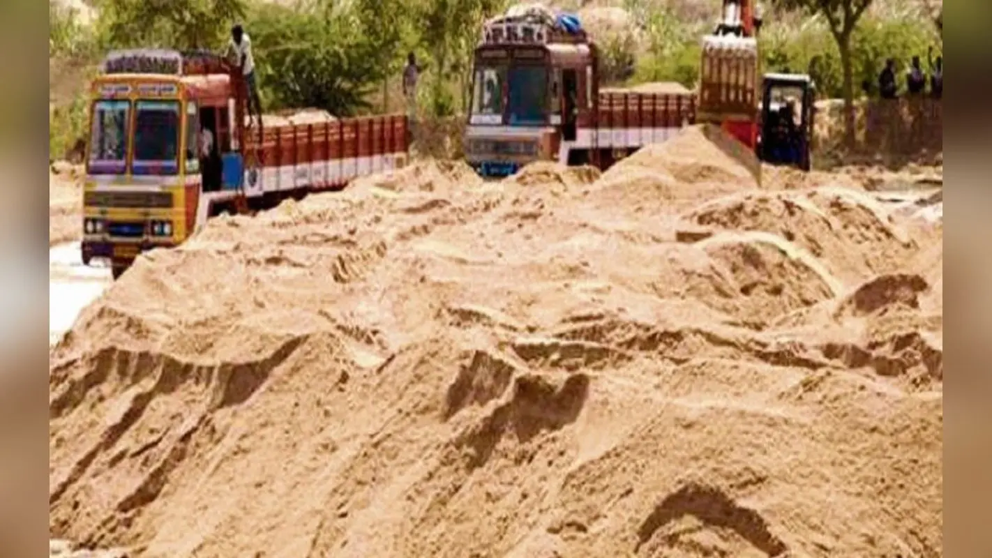 31 करोड़ के जुर्माने को घटाकर किया 32 लाख, बिहार में इस खनन अफसर पर अब गिरेगी गाज…