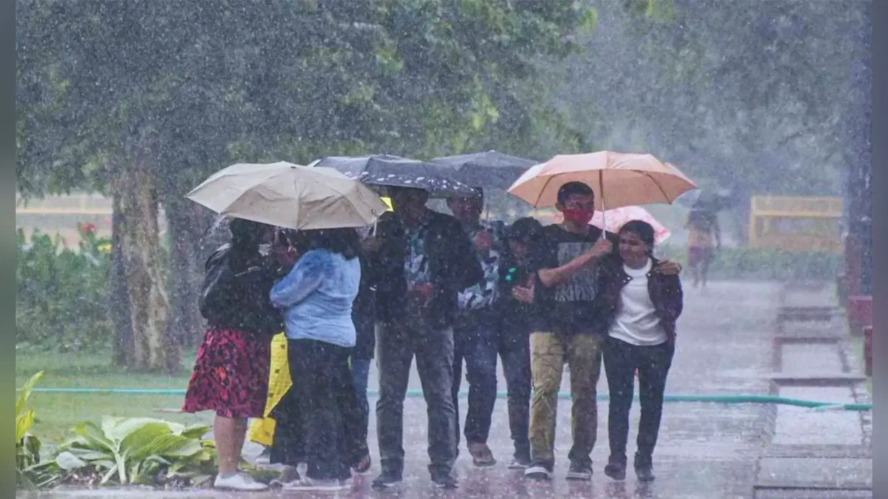 Bihar Weather: बिहार में इस दिन से पड़ेगी कड़ाके की ठंड, इन 20 जिलों में बारिश के भी आसार