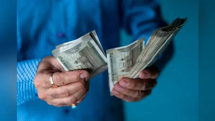 Billionaire Tips: अरबपति धनतेरस पर जरूर घर लाते हैं ये चीजें, जानें गुप्त बातें