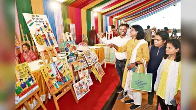 Jamshedpur news : आर्ट-81 फेस्टिवल: सांस्कृतिक व रचनात्मक गतिविधियों के साथ मतदान की ली शपथ