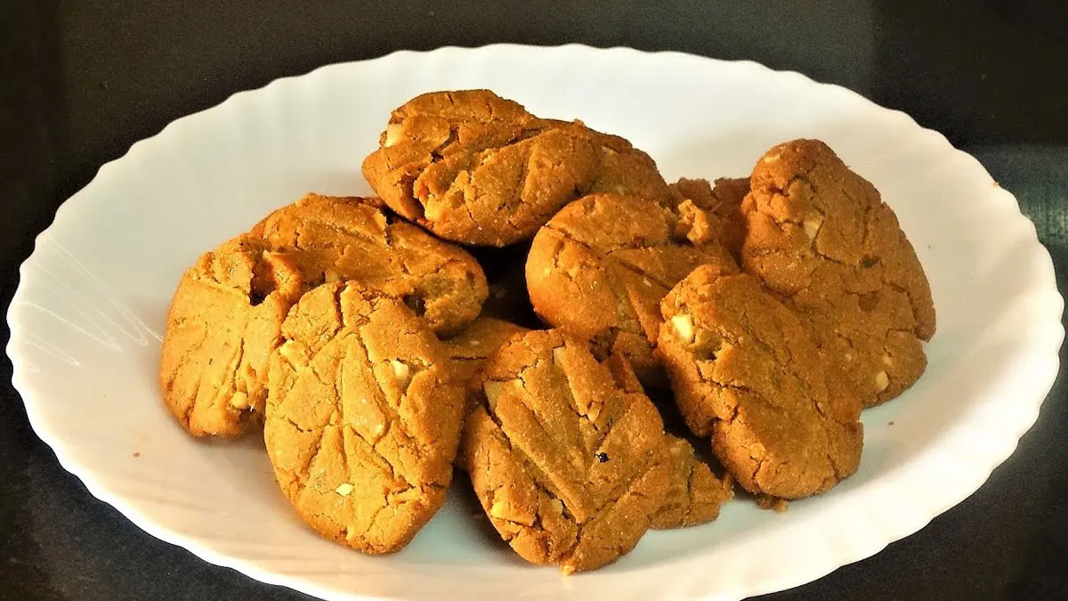 Chhath Puja Thekua Recipe: छठ के समय घर पर बनाएं टेस्टी ठेकुआ, जानें आसान विधि