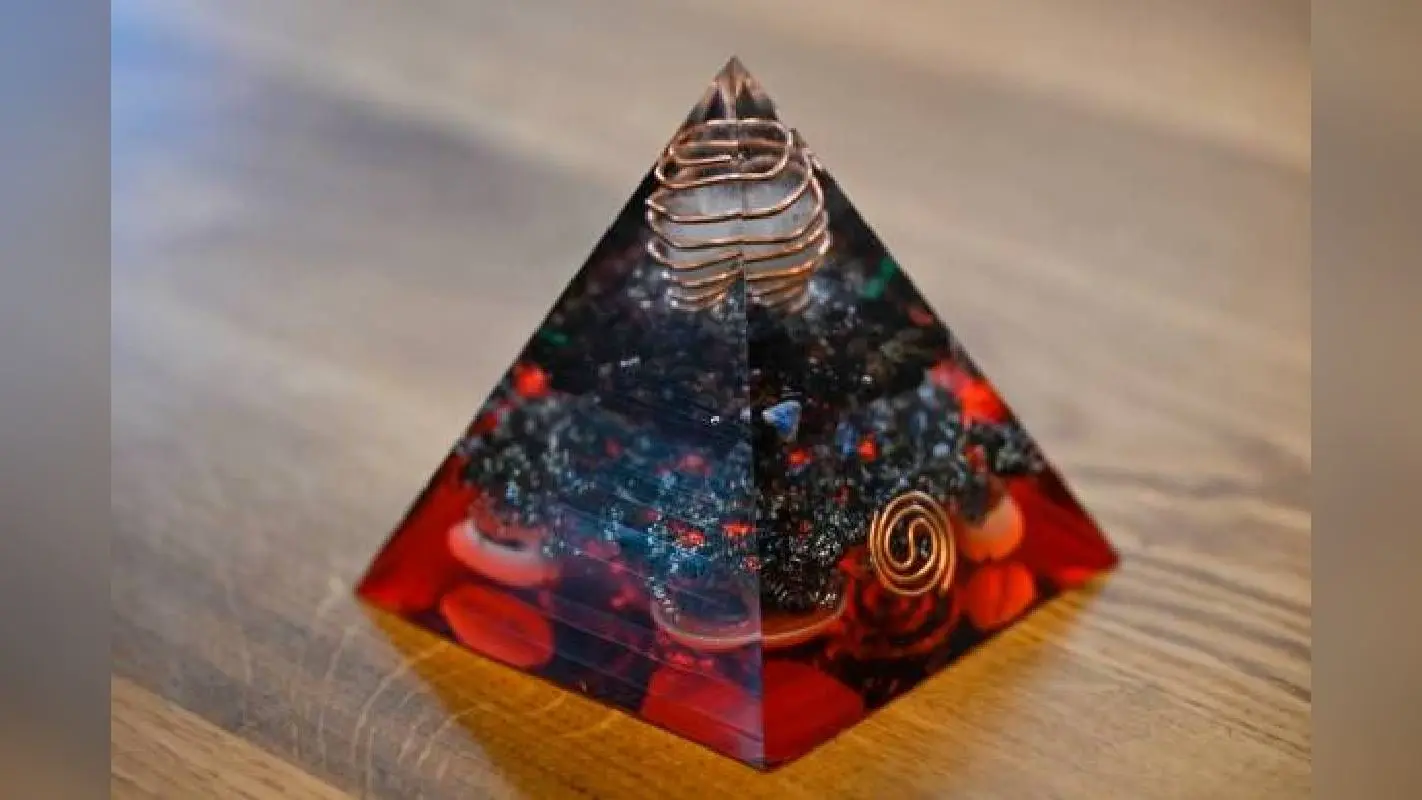 Copper Triangle benefits: घर में तांबे का त्रिकोण रखना माना जाता है शुभ, देगा अनगिनत फायदे