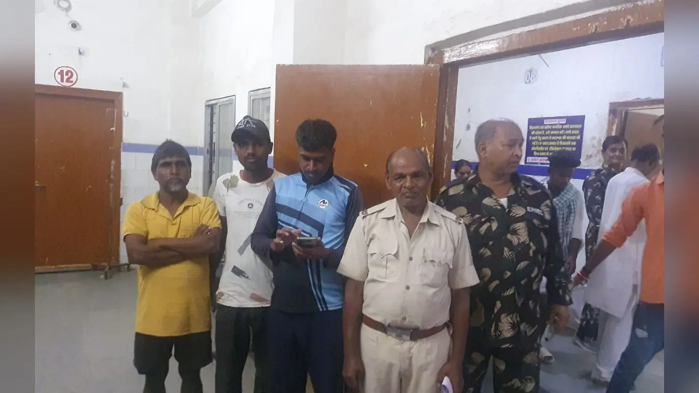 Crime: दोस्तों के साथ पार्टी करने गया था युवक, बधार में मिली लाश, इलाके में सनसनी
