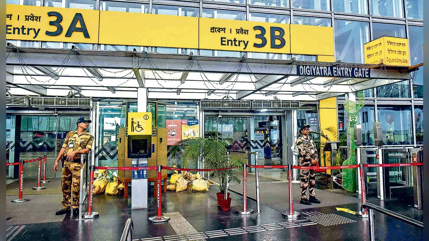 एयरपोर्ट: बम की धमकी से हड़कंप