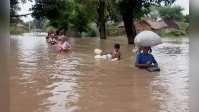 Bihar News: बाढ़ से क्षतिग्रस्त मकानों की जगह सरकार देगी नया मकान, सांसद ने कटाव स्थल का लिया जायजा