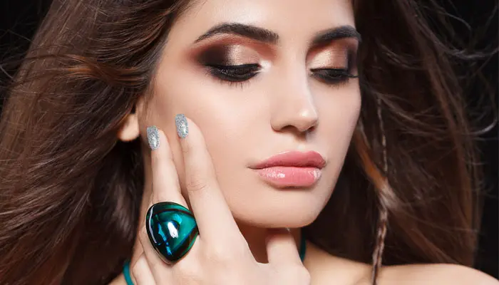 Diwali Makeup Tips 2024: इस दिवाली कीजिए कुछ इस तरीके से मेकअप को, जानें