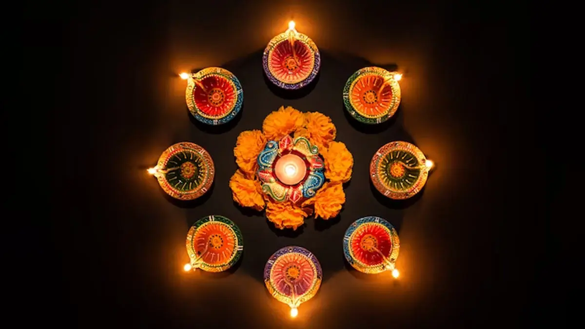 Diwali Special Color: दिवाली के दिन पहनें ये 5 लकी रंग के कपड़े, जानिए